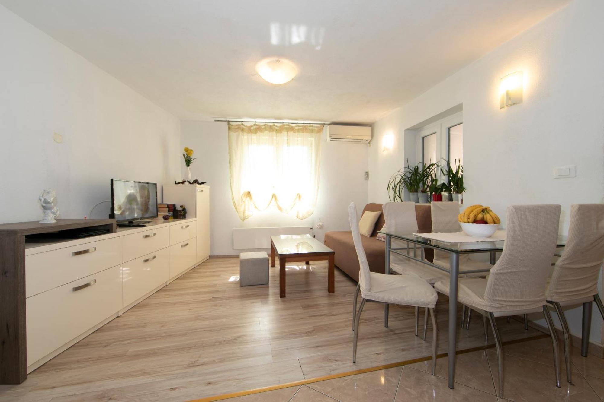 Apartmani Darinka Baška Voda Eksteriør bilde