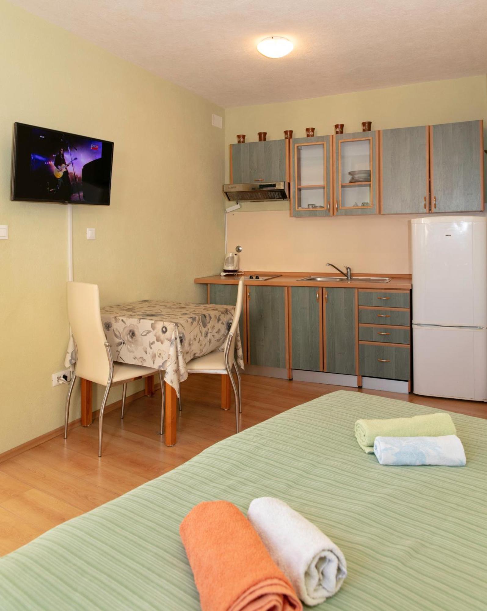 Apartmani Darinka Baška Voda Eksteriør bilde
