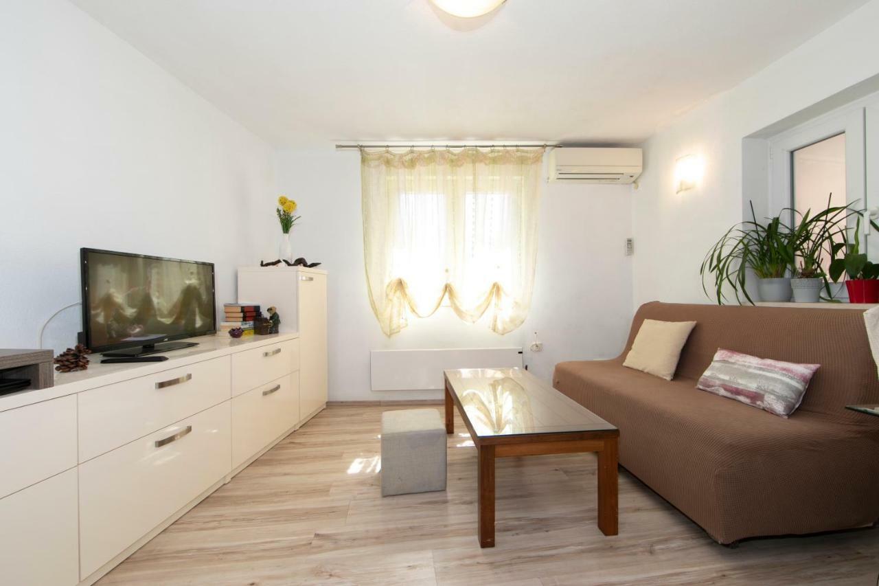 Apartmani Darinka Baška Voda Eksteriør bilde