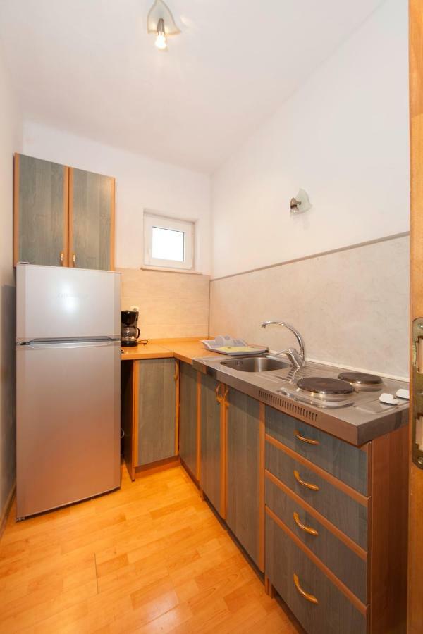 Apartmani Darinka Baška Voda Eksteriør bilde