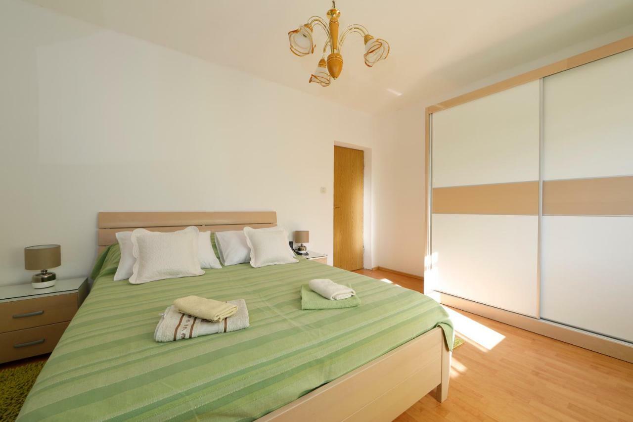 Apartmani Darinka Baška Voda Eksteriør bilde