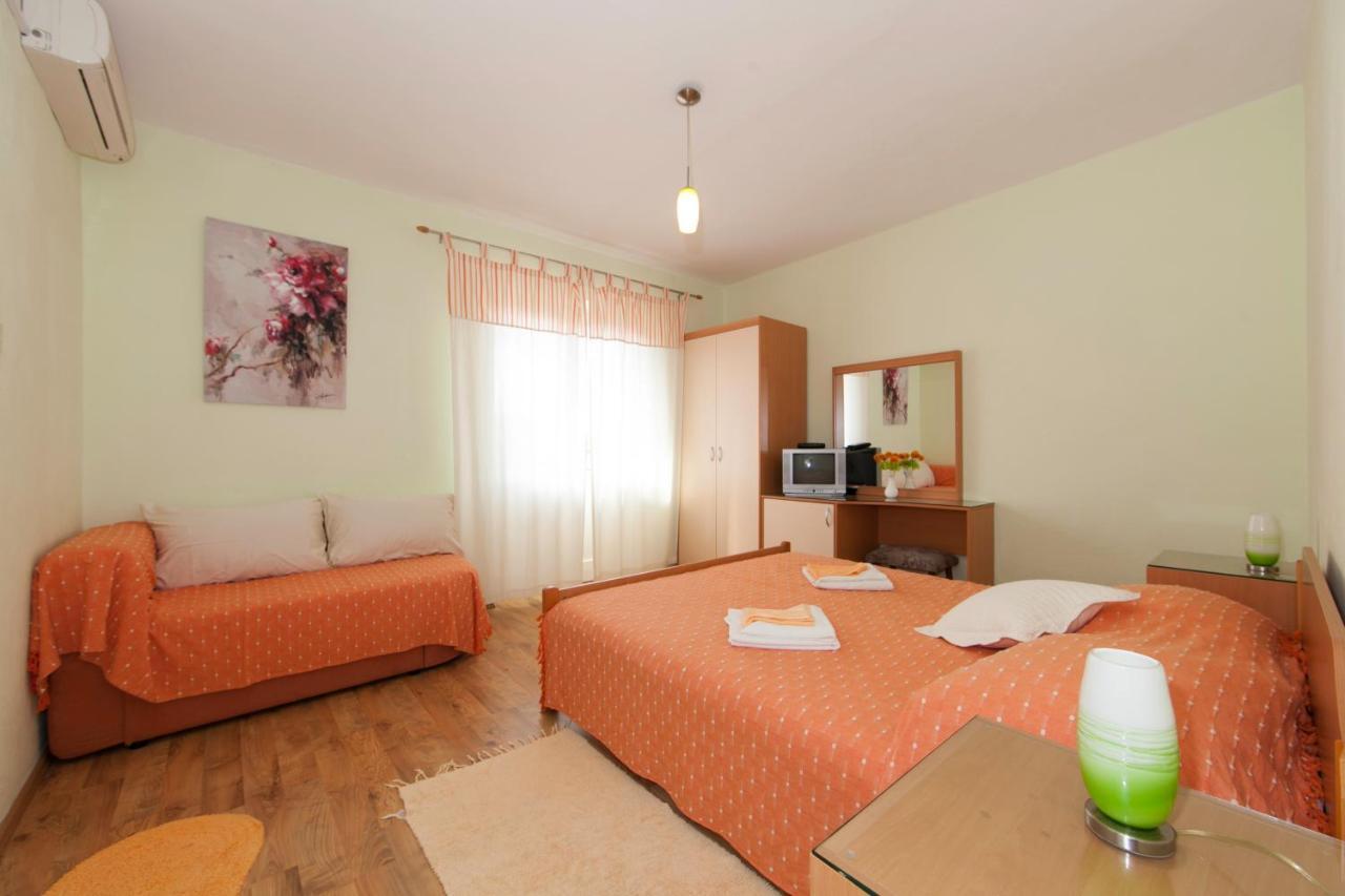 Apartmani Darinka Baška Voda Eksteriør bilde